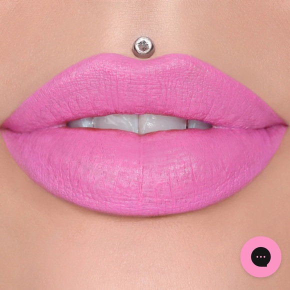 Jeffree Star Cosmetics Velvet Trap lipstick-laced cake - Picture 5 of 5